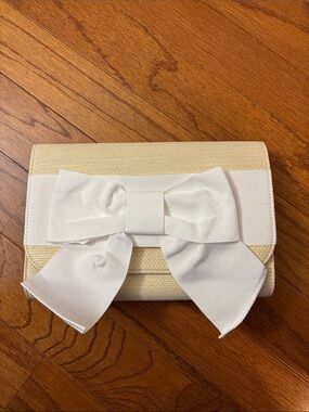 Mark & Graham Cream and White Bow Elegant Clutch